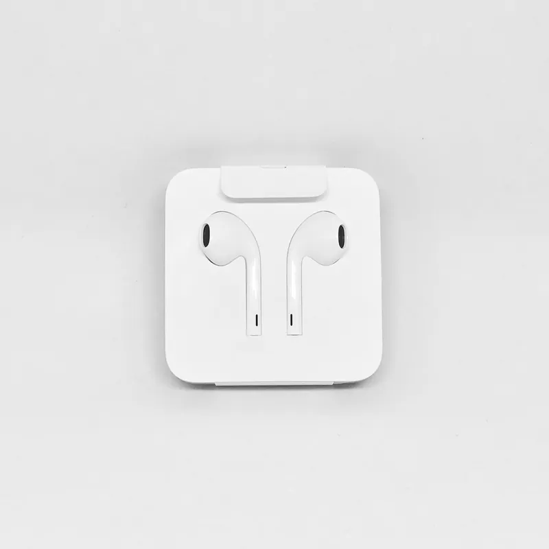 Audífonos Apple EarPods blancos en su empaque